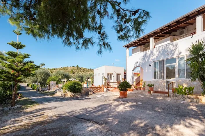 Agriturismo Azzarone Ristorante e Camere