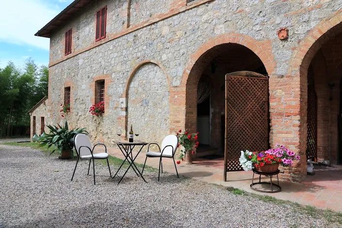 Agriturismo La Roverella Siena Vendita Diretta Olio Vino